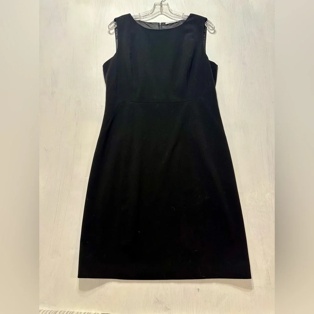 T Tahari Black Sleeveless Sheath Dress Women’s Size 12 Classic Little Black Dres
